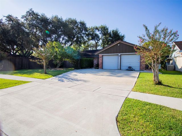 4804 W Plum Street, Pearland, TX 77581