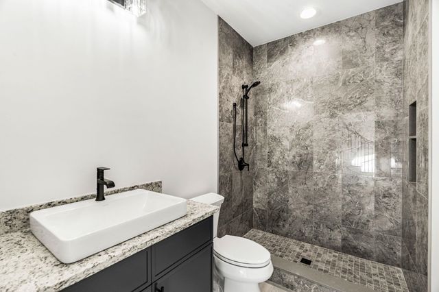7 Lily Lane, Londonderry, NH 03053