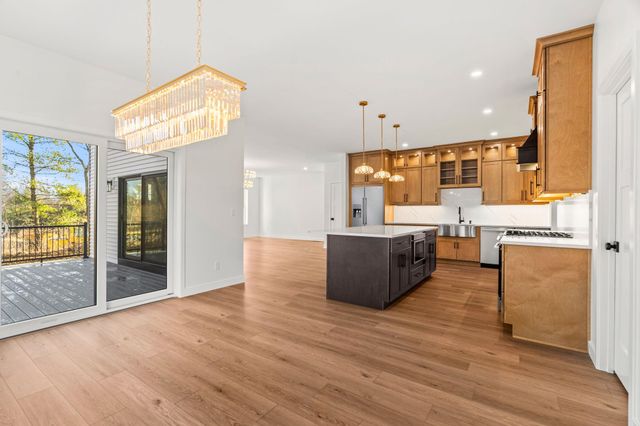 7 Lily Lane, Londonderry, NH 03053