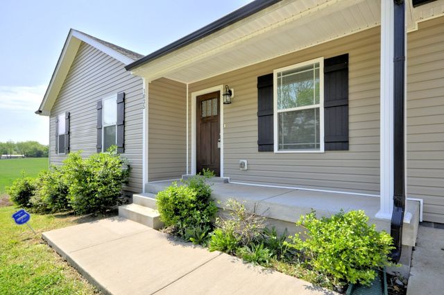 1025 Hugh Hunter Rd, Oak Grove, KY 42262