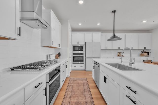 5049 Gold Rush Dr, Folsom, CA 95630
