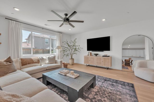 5049 Gold Rush Dr, Folsom, CA 95630
