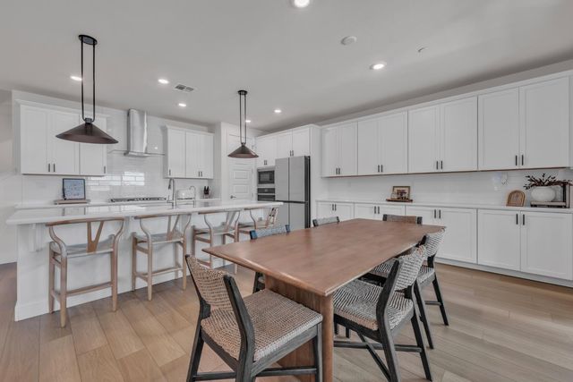 5049 Gold Rush Dr, Folsom, CA 95630