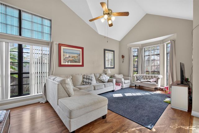 2022 Spinnaker Drive, League City, TX 77573