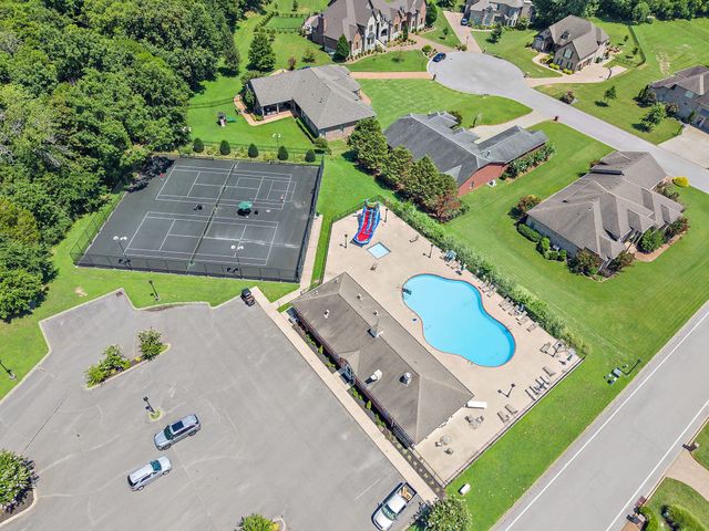602 Five Oaks Blvd, Lebanon, TN 37087