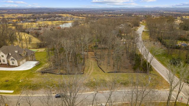 602 Five Oaks Blvd, Lebanon, TN 37087