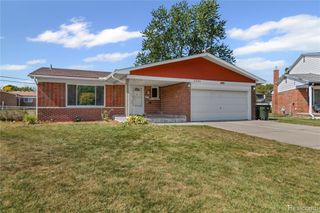 4900 Kadena Court, Sterling Heights, MI 48310