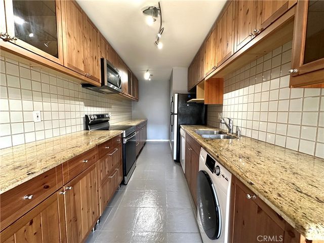 700 Westmount Drive 202, West Hollywood, CA 90069