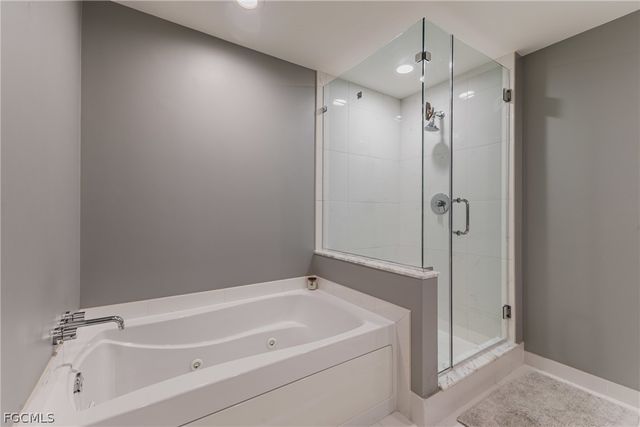 3000 Oasis Grand BLVD 2405, Fort Myers, FL 33916