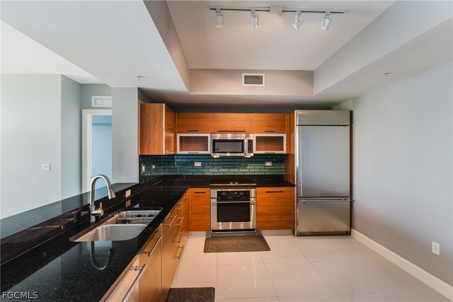 3000 Oasis Grand BLVD 2405, Fort Myers, FL 33916