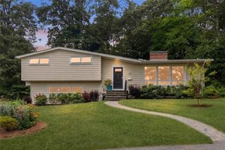 10 Guzeika Road, North Kingstown, RI 02852