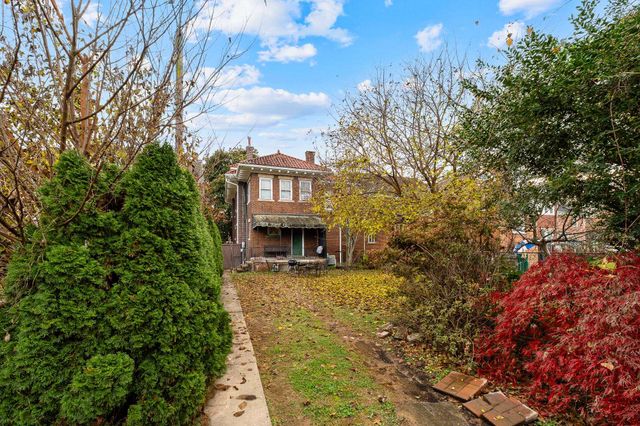 514 9th Avenue, Huntington, WV 25701