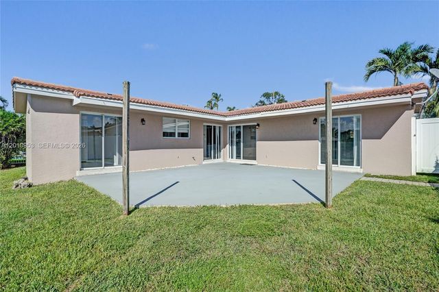 949 SE 10th Ct, Pompano Beach, FL 33060