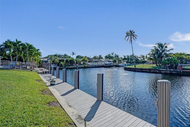 949 SE 10th Ct, Pompano Beach, FL 33060