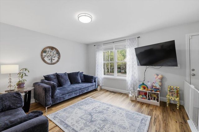 60 Pine Street, Rochester, NH 03867