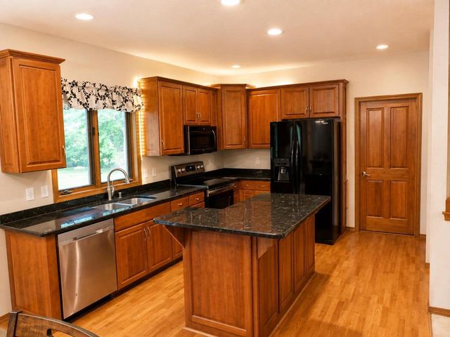 W2489 CLOVER DOWNS COURT, Appleton, WI 54915