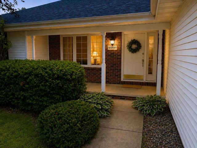 W2489 CLOVER DOWNS COURT, Appleton, WI 54915
