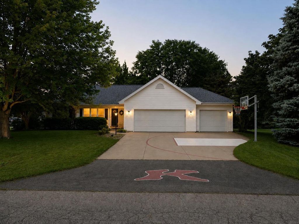 W2489 CLOVER DOWNS COURT, Appleton, WI 54915