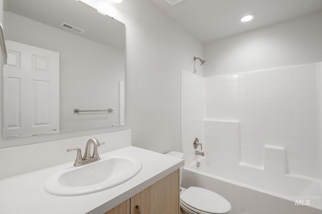 1651 Woods Bog Ave, Middleton, ID 83644