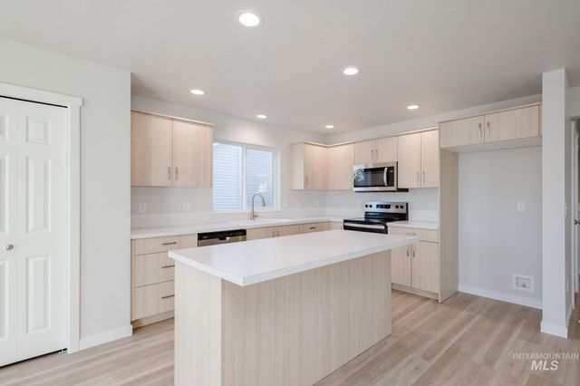 1651 Woods Bog Ave, Middleton, ID 83644