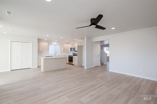 1651 Woods Bog Ave, Middleton, ID 83644