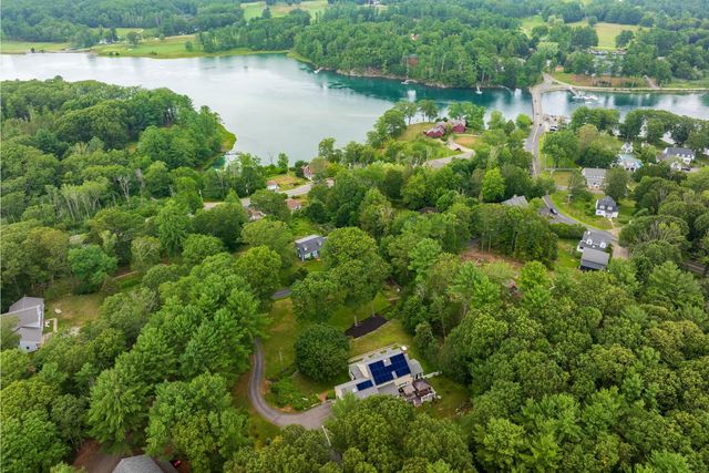 8 Old Seabury Road, York, ME 03909