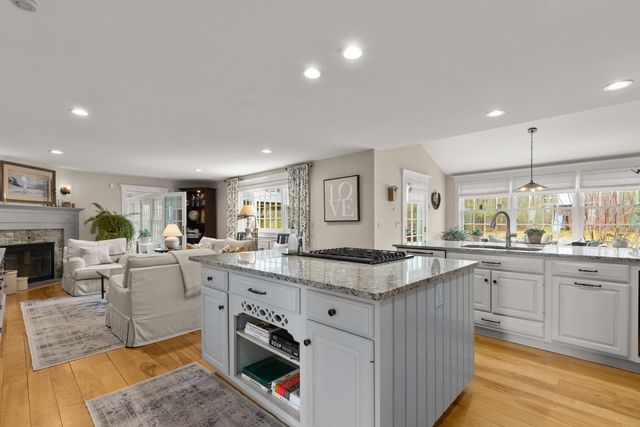 8 Old Seabury Road, York, ME 03909