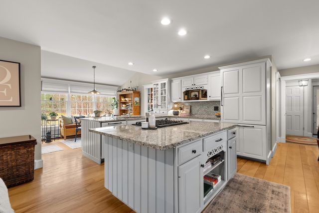 8 Old Seabury Road, York, ME 03909