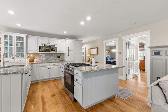 8 Old Seabury Road, York, ME 03909