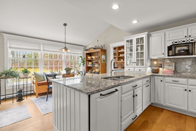 8 Old Seabury Road, York, ME 03909