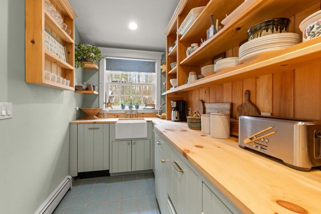 8 Old Seabury Road, York, ME 03909