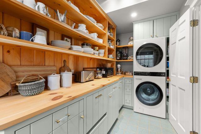 8 Old Seabury Road, York, ME 03909
