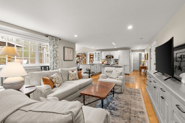 8 Old Seabury Road, York, ME 03909
