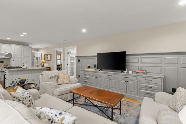 8 Old Seabury Road, York, ME 03909