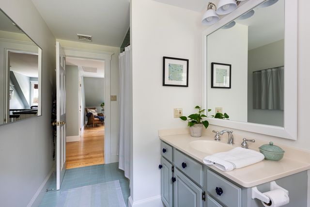 8 Old Seabury Road, York, ME 03909