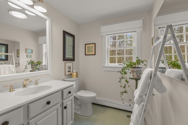 8 Old Seabury Road, York, ME 03909