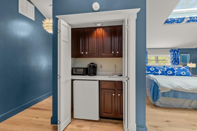 8 Old Seabury Road, York, ME 03909