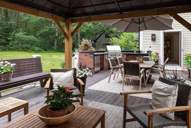 8 Old Seabury Road, York, ME 03909