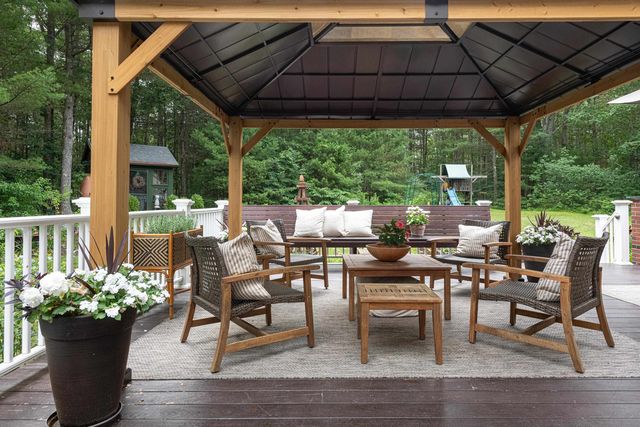 8 Old Seabury Road, York, ME 03909
