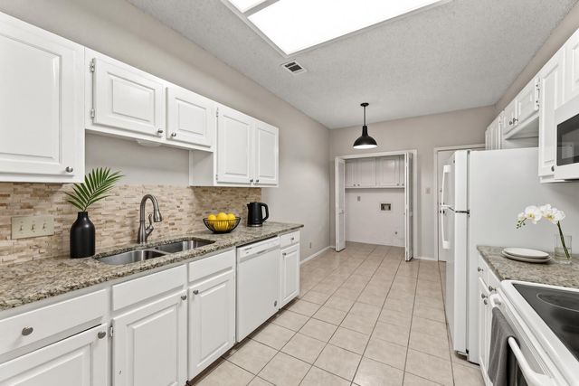5737 N Scout Island CIR, Austin, TX 78731