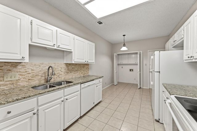 5737 N Scout Island CIR, Austin, TX 78731