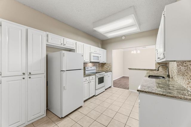 5737 N Scout Island CIR, Austin, TX 78731