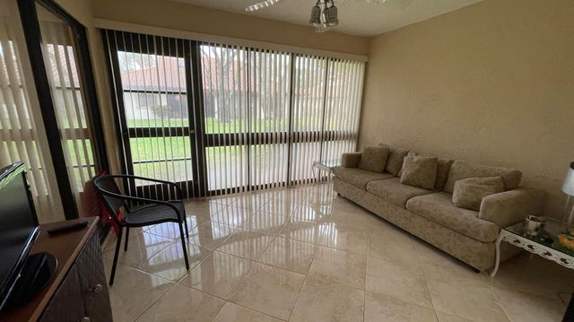 6165 Sunny Pointe Circle, Delray Beach, FL 33484