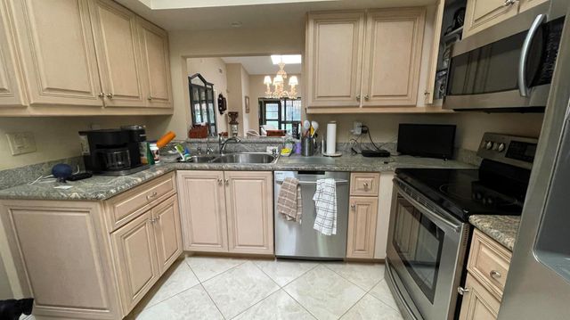 6165 Sunny Pointe Circle, Delray Beach, FL 33484