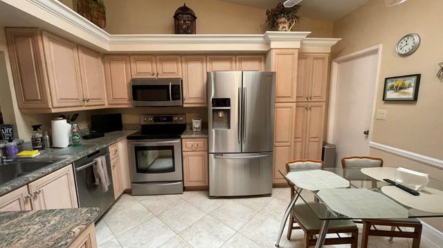 6165 Sunny Pointe Circle, Delray Beach, FL 33484