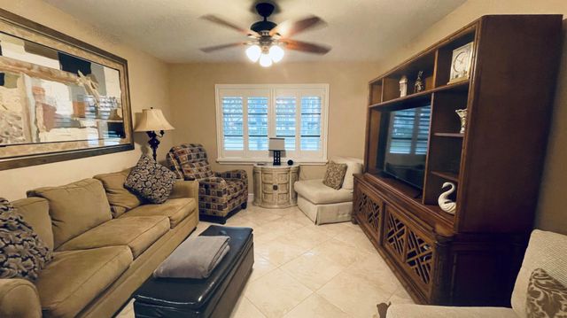 6165 Sunny Pointe Circle, Delray Beach, FL 33484