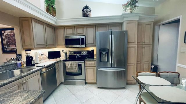 6165 Sunny Pointe Circle, Delray Beach, FL 33484