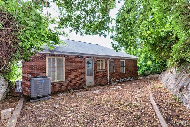 9705 Riverview Drive, St Louis, MO 63137
