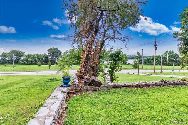 9705 Riverview Drive, St Louis, MO 63137