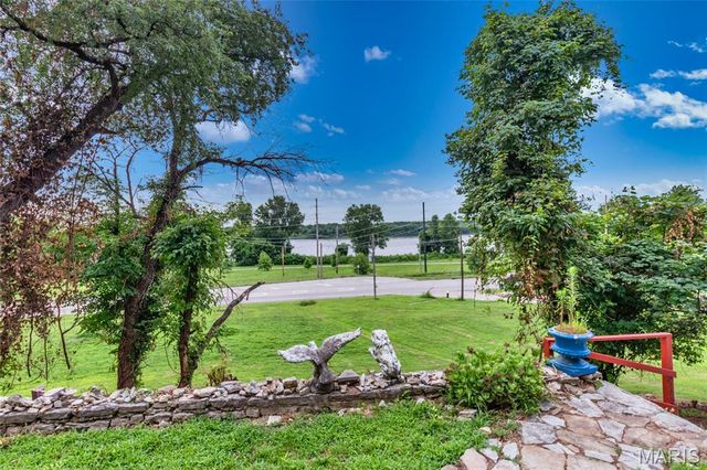 9705 Riverview Drive, St Louis, MO 63137